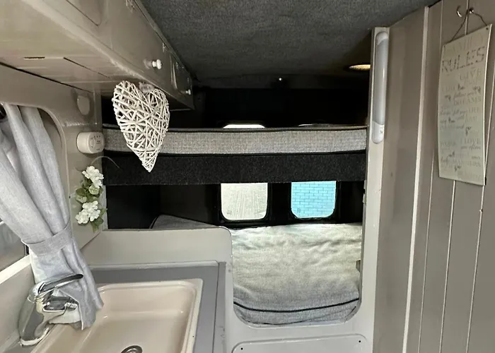 Retro Camper Hire , Travel Around Ireland At Your Own Pace , Based Campeggio