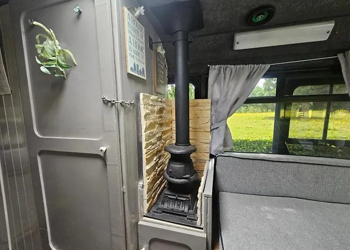 Retro Camper Hire , Travel Around Ireland At Your Own Pace , Based * Dublino