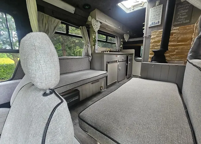 Retro Camper Hire , Travel Around Ireland At Your Own Pace , Based * Dublino