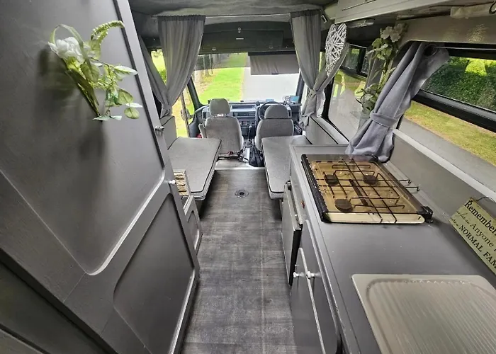 Retro Camper Hire , Travel Around Ireland At Your Own Pace , Based * Dublino