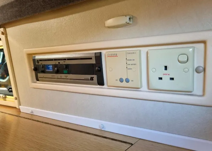 Retro Camper Hire , Travel Around Ireland At Your Own Pace , Based * Dublino