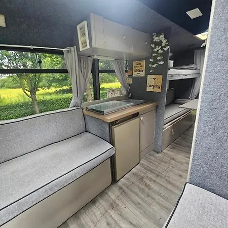 אתר קמפינג Retro Camper Hire , Rv , Drive Around Ireland, Insurance Included דבלין