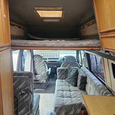 Retro Camper Hire , Rv , Drive Around Ireland, Insurance Included אתר קמפינג
