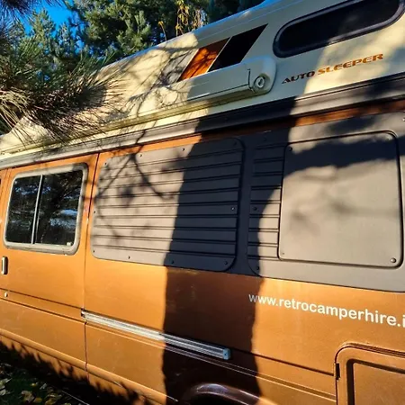 אתר קמפינג Retro Camper Hire , Rv , Drive Around Ireland, Insurance Included דבלין